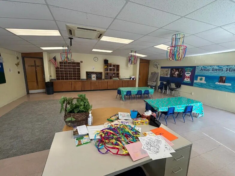 More Photos Of 18606 Stephens Rd, Eastpointe Religious Facility For Lease