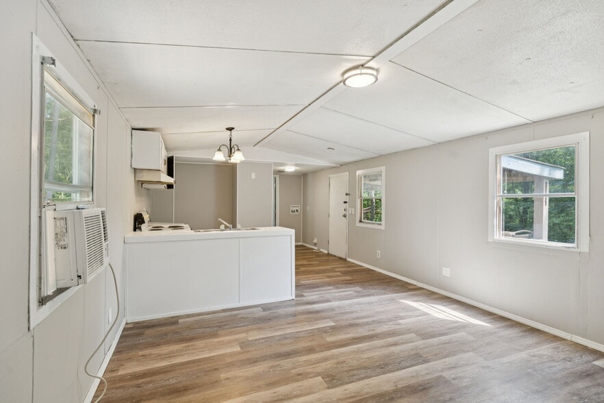 More Photos Of 9314 Beeler Ct, Bon Aqua Manufactured Housing Mobile Home Park For Sale