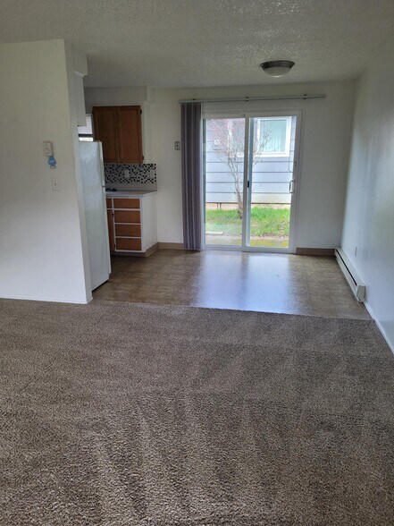 More Photos Of 211 SE Uglow St, Dallas Apartments For Sale
