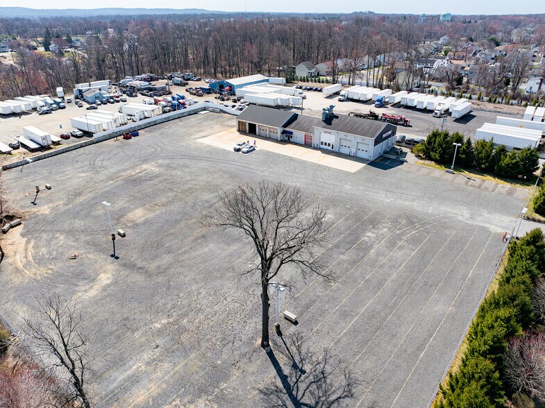 More Photos Of 379 County Rd, Cliffwood Service For Lease