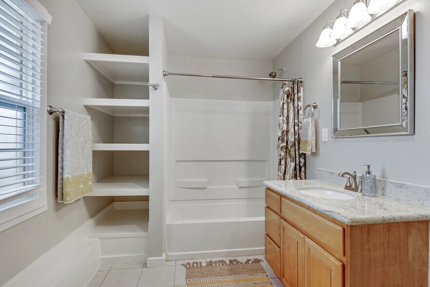 More Photos Of 517 13th St, Sacramento Multifamily For Sale