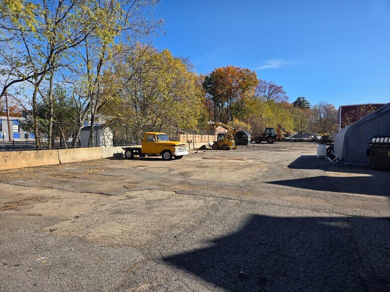 More Photos Of 50 Union Ave, Sudbury Warehouse For Lease