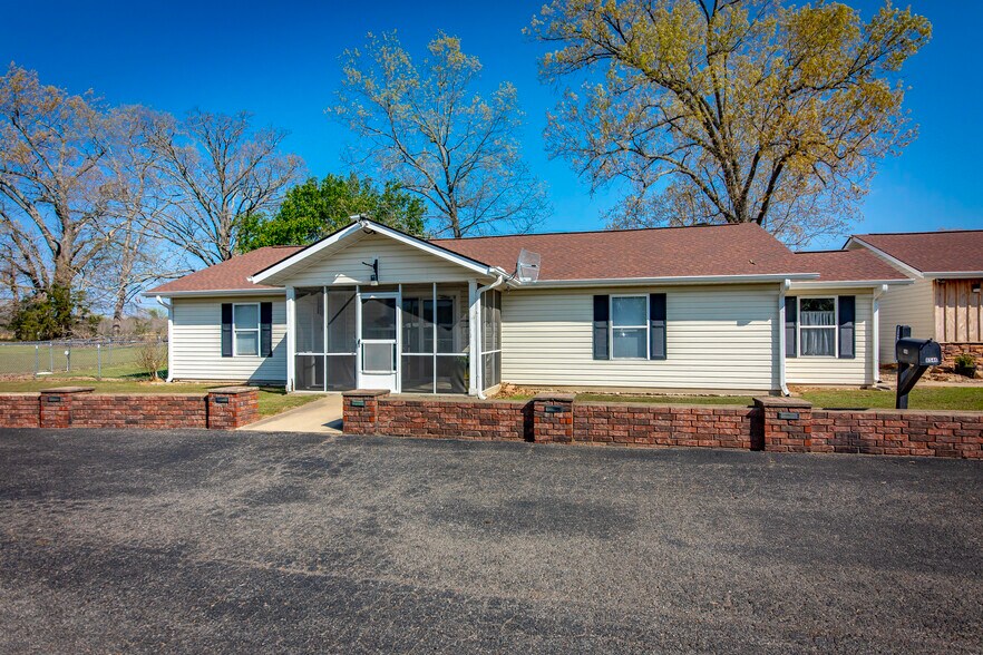 More Photos Of 8546 Edgemont Rd, Greers Ferry Hotel For Sale