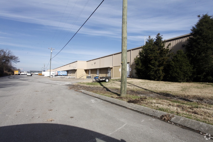 More Photos Of 100-128 Powell Pl, Nashville Distribution For Lease