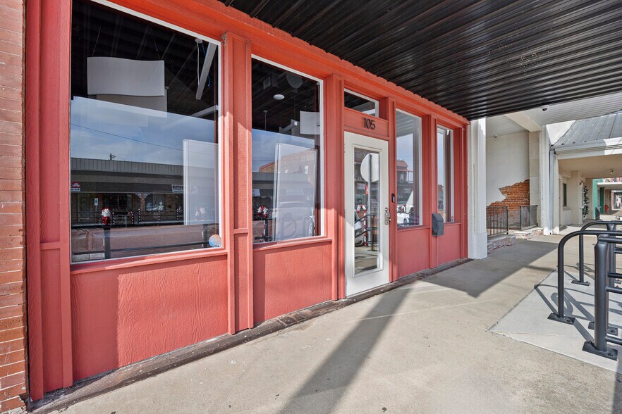 More Photos Of 105 N 4th St, Wills Point Freestanding For Sale