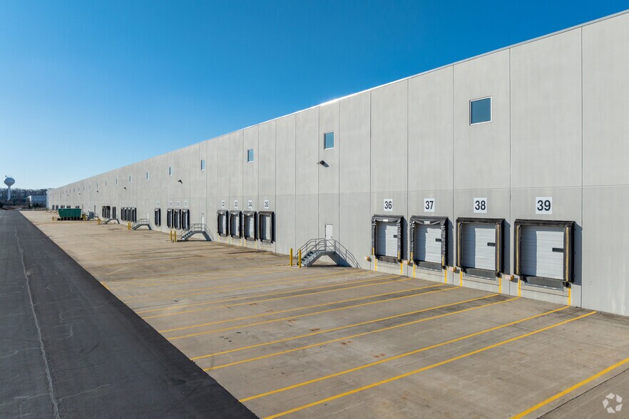 More Photos Of 2 Gateway Blvd, Pedricktown Distribution For Lease