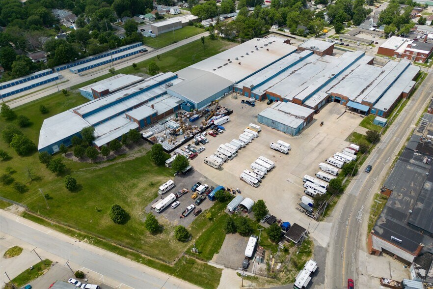 More Photos Of 1100 E Bell St, Bloomington Manufacturing For Lease