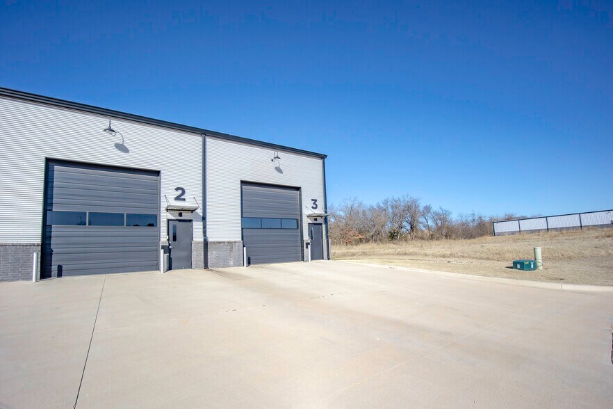 More Photos Of 6679 Prosper Rd, Edmond Showroom For Lease