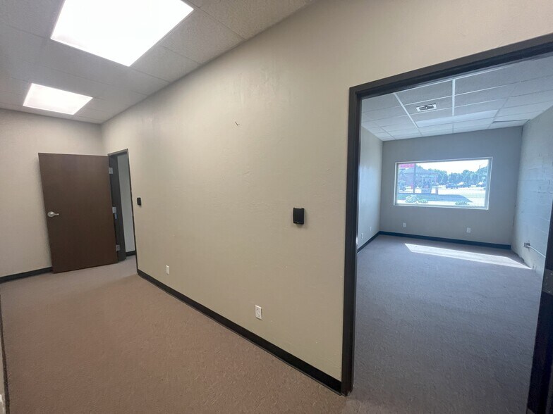 More Photos Of 7926 N May Ave, Oklahoma City Storefront Retail Office For Lease