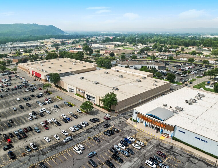 More Photos Of 9404 State Road 16, Onalaska Department Store For Sale