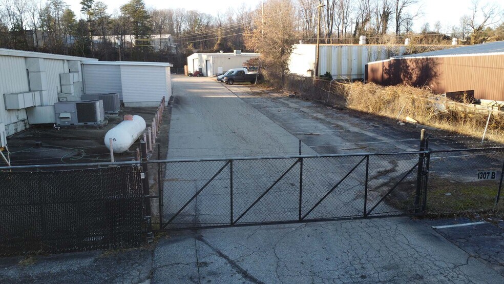 More Photos Of 1303 Rutherford Rd, Greenville Manufacturing For Lease