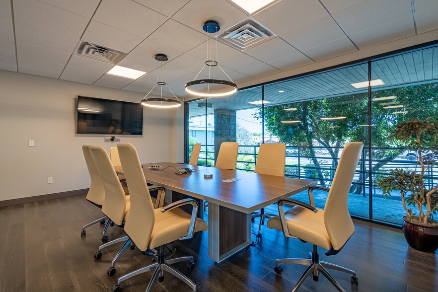 More Photos Of 531 E Bethany Home Rd, Phoenix Office For Sale