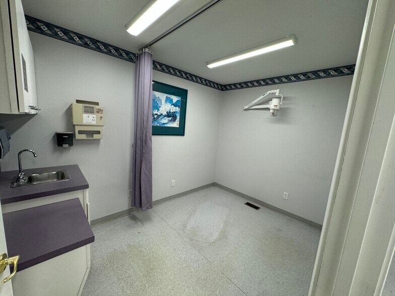 More Photos Of 22 Professional Park Dr, Maryville Office For Lease