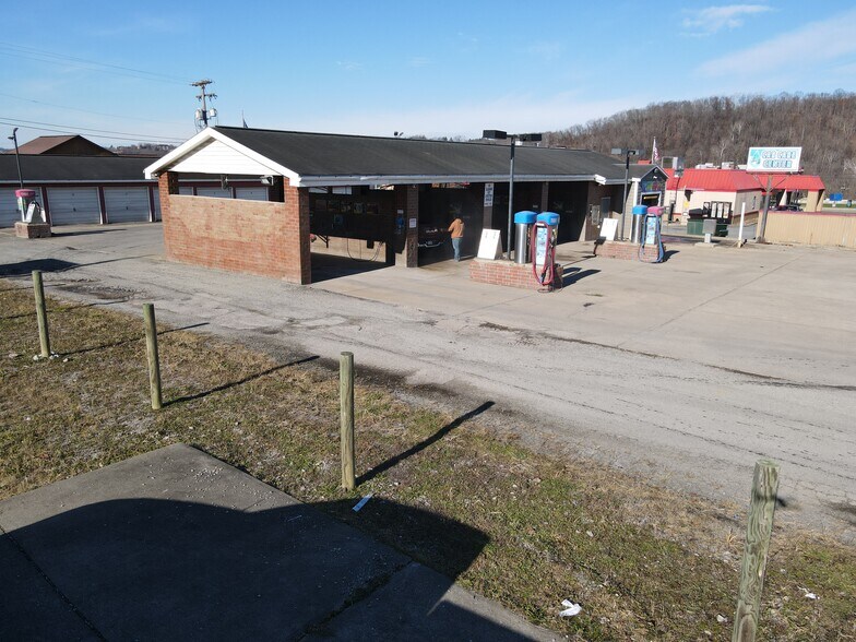 More Photos Of 118 School Dr, Waynesburg Flex For Sale