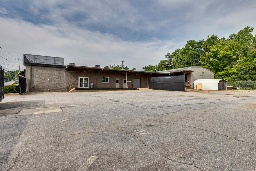 More Photos Of 211 N Pleasantburg Dr, Greenville Light Manufacturing For Sale