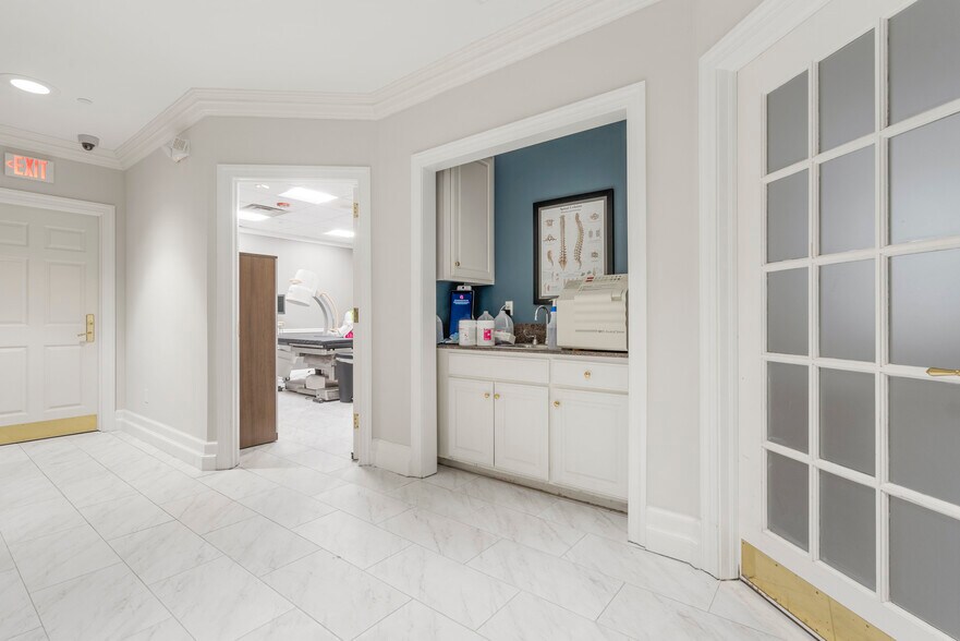 More Photos Of 6130 E 81st St, Tulsa Office For Lease