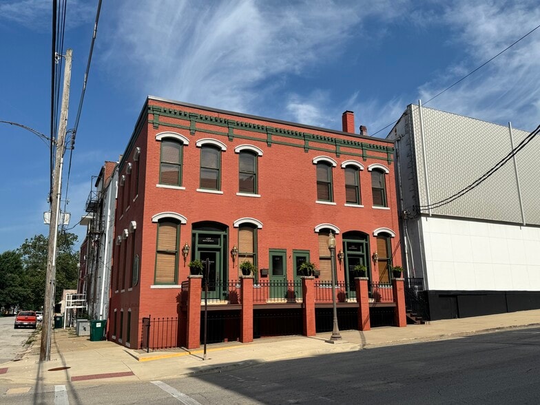 More Photos Of 121 S Center St, Clinton Office For Sale