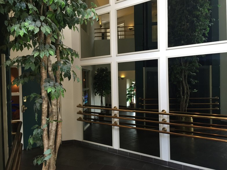 More Photos Of 120 E Pine St, Lakeland Office For Lease