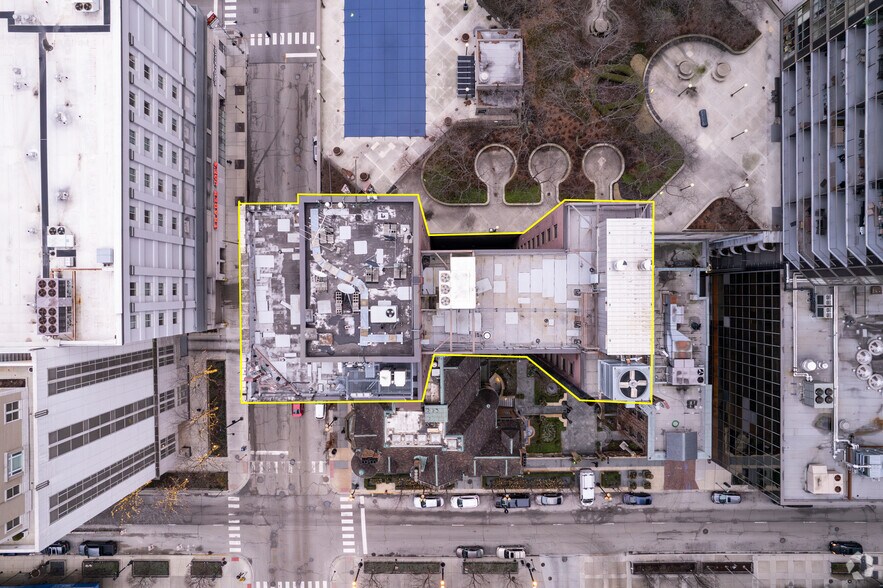 More Photos Of 640 N Wabash Ave, Chicago Hotel For Sale