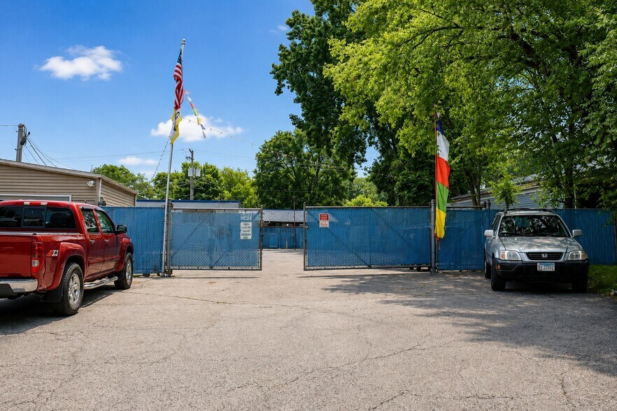 More Photos Of 2422 Dempster St, Evanston Auto Repair For Sale
