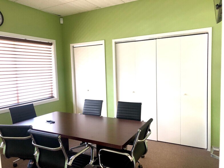 More Photos Of 100 Corporate Dr, Trumbull Research And Development For Lease