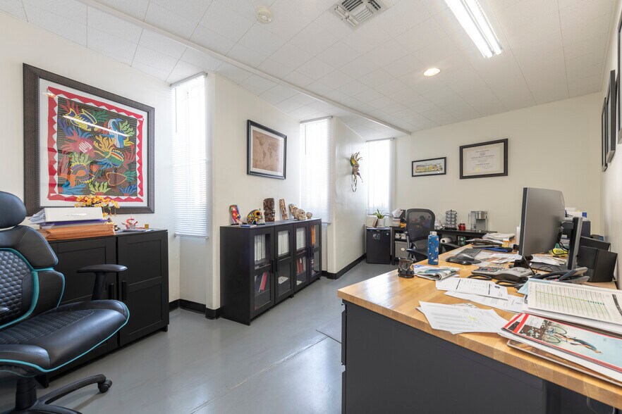 More Photos Of 7820 Gloria Ave, Van Nuys Warehouse For Sale
