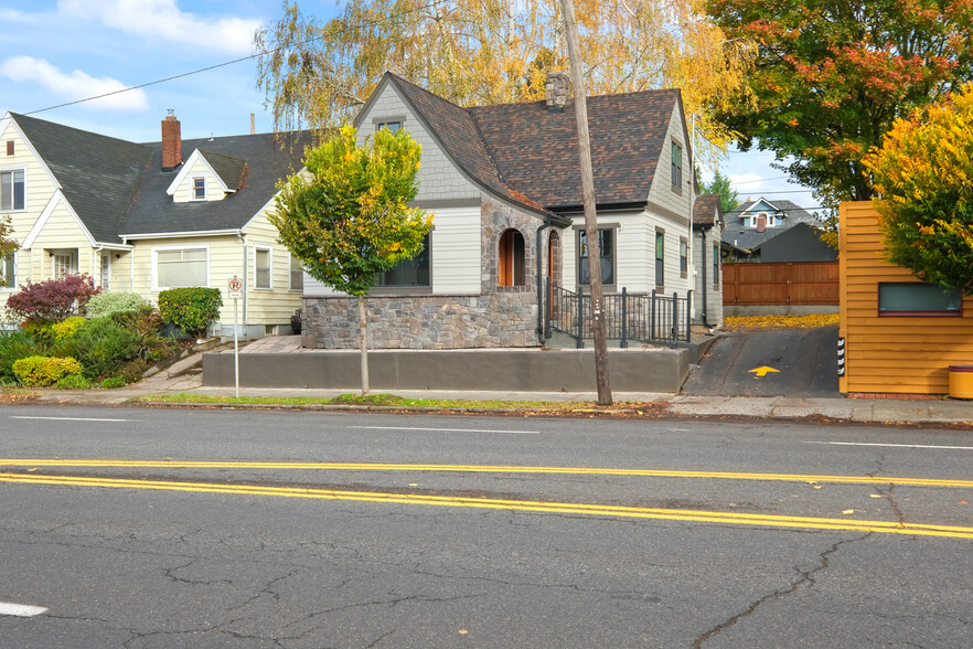 Primary Photo Of 3033 NE Broadway St, Portland Office Residential For Sale