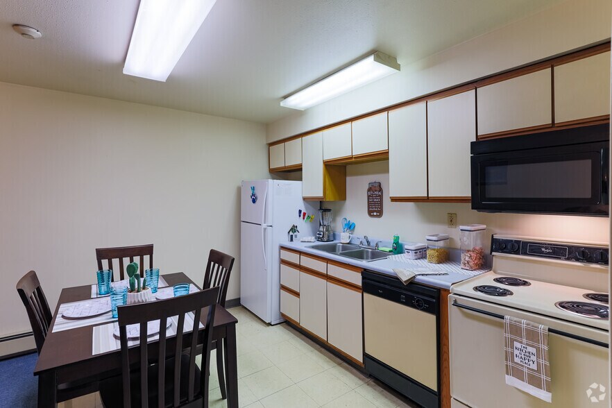 More Photos Of 2708 Wehnwood Rd, Altoona Apartments For Sale