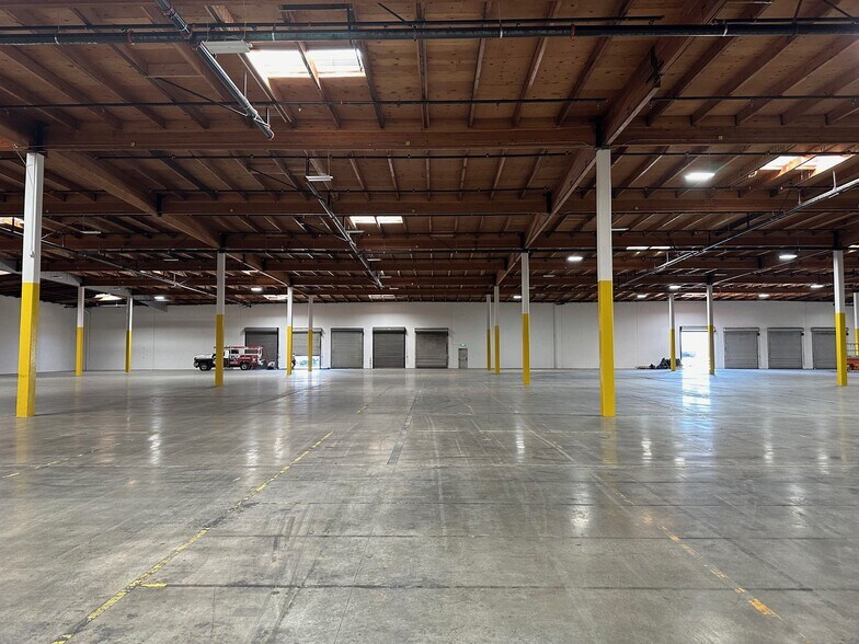 More Photos Of 2850 E El Presidio St, Long Beach Industrial For Sale