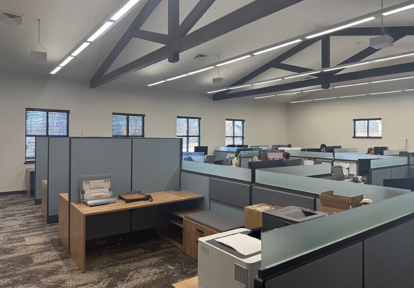 More Photos Of 121 S Wilson Ave, Hartford Flex For Sale