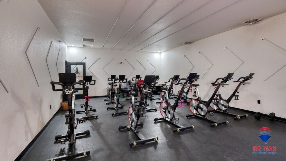 More Photos Of 5201 S Douglas Hwy, Gillette Bar For Sale