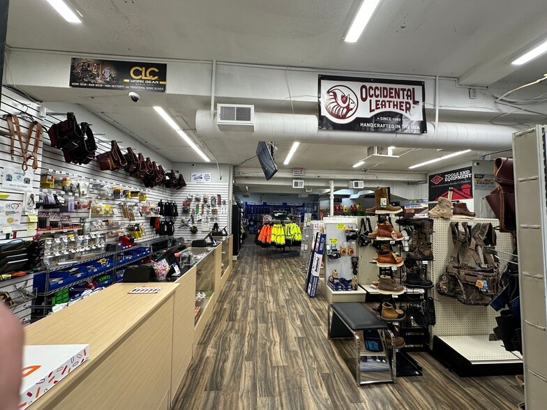 More Photos Of 170 E 10th St E, Saint Paul Freestanding For Lease