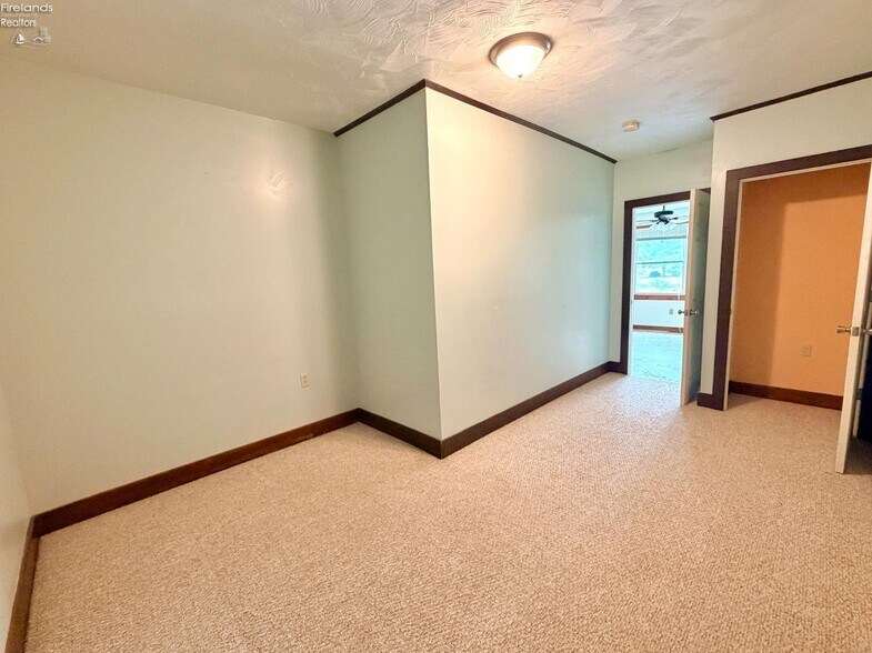 More Photos Of 418 Main st, Risingsun General Retail For Sale
