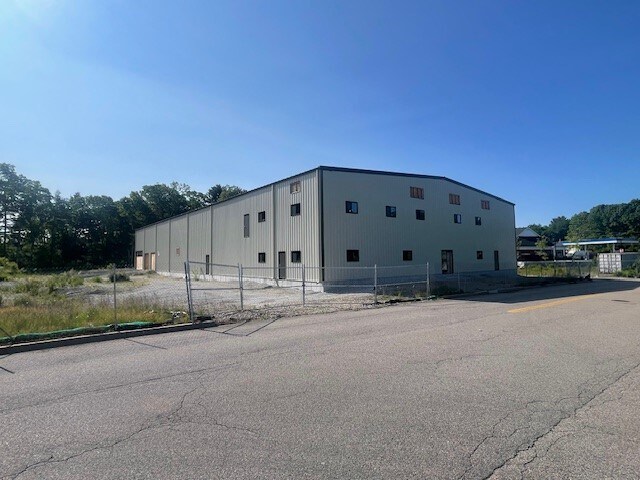 More Photos Of 0 Bay St, Taunton Distribution For Sale