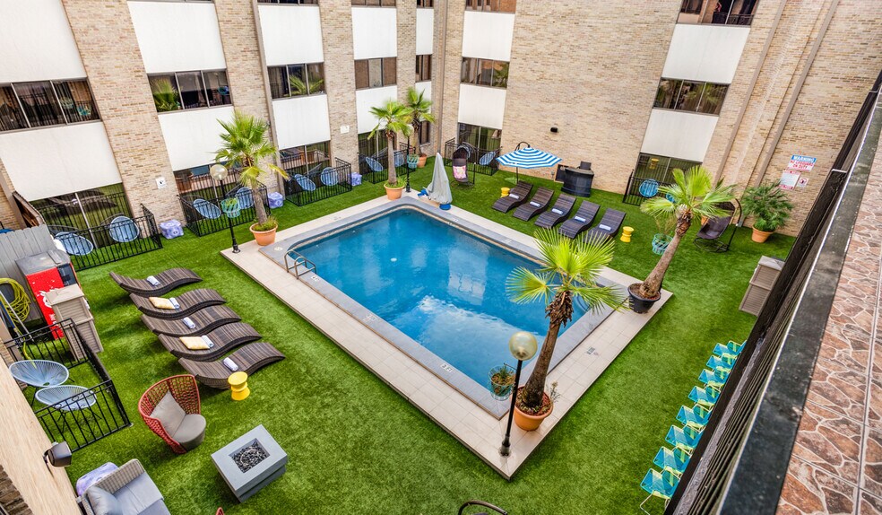 More Photos Of 100 Villita St, San Antonio Hotel For Sale