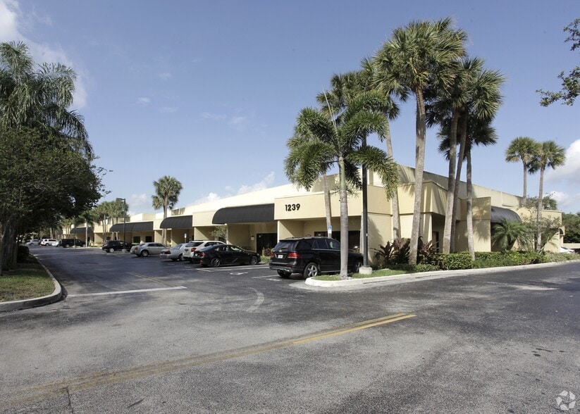 More Photos Of 1239 E Newport Center Dr, Deerfield Beach Office For Sale