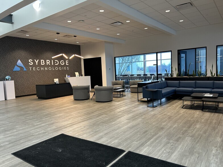 More Photos Of 265 Spring Lake Dr, Itasca Showroom For Lease
