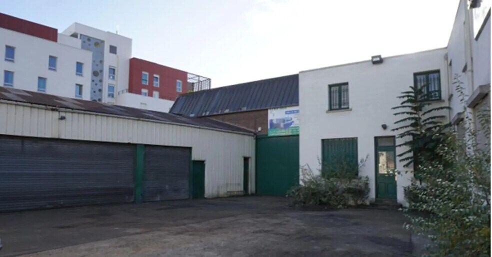 Primary Photo Of 97 Rue Du Port D'aubervilliers, Aubervilliers Light Distribution For Lease
