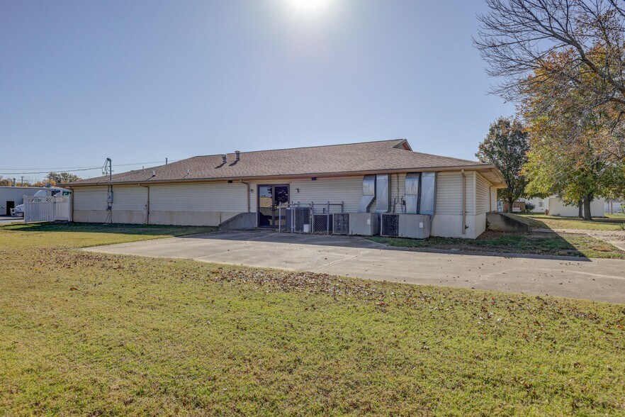 More Photos Of 2728 & 2802 N Rangeline Road, Joplin Flex For Sale
