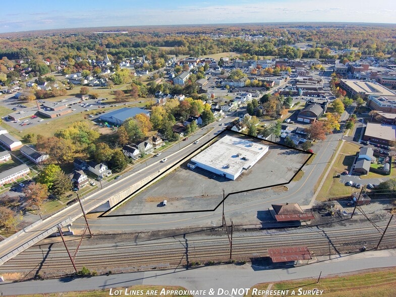 More Photos Of 406 Bow St, Elkton Flex For Sale