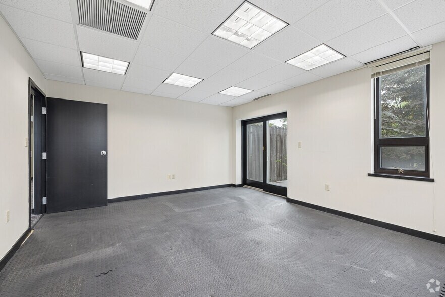 More Photos Of 58 Concord St, North Reading Office For Lease