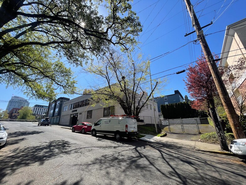 More Photos Of 1430 SW Clay St, Portland Office For Sale