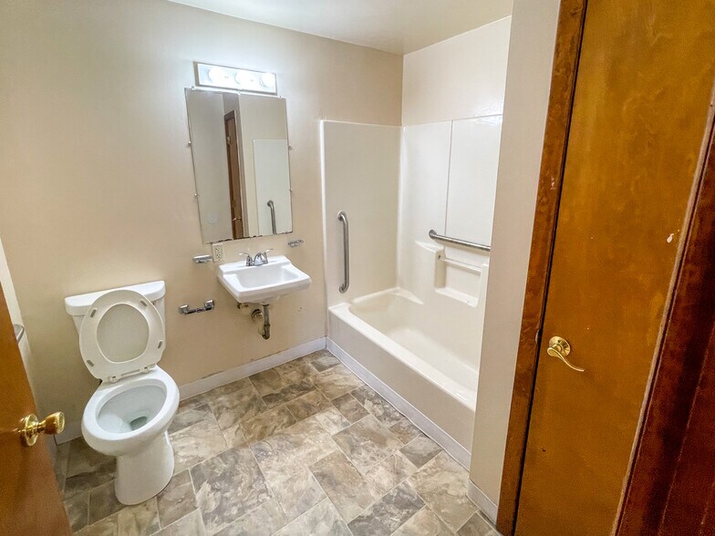 More Photos Of 6801 McKinley Ct, Clairton Apartments For Sale