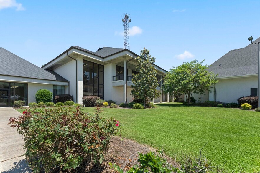 Primary Photo Of 2500 False River Dr, New Roads Office For Sale