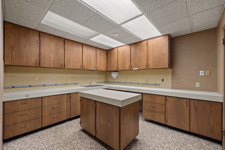 More Photos Of 370 Cline Ave, Mansfield Office Residential For Lease