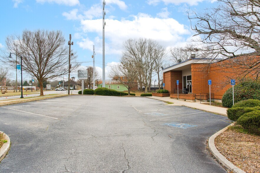 More Photos Of 139 N Main St, Jonesboro Freestanding For Sale