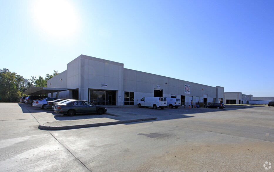 More Photos Of 4600 Blalock Rd, Houston Unknown For Lease