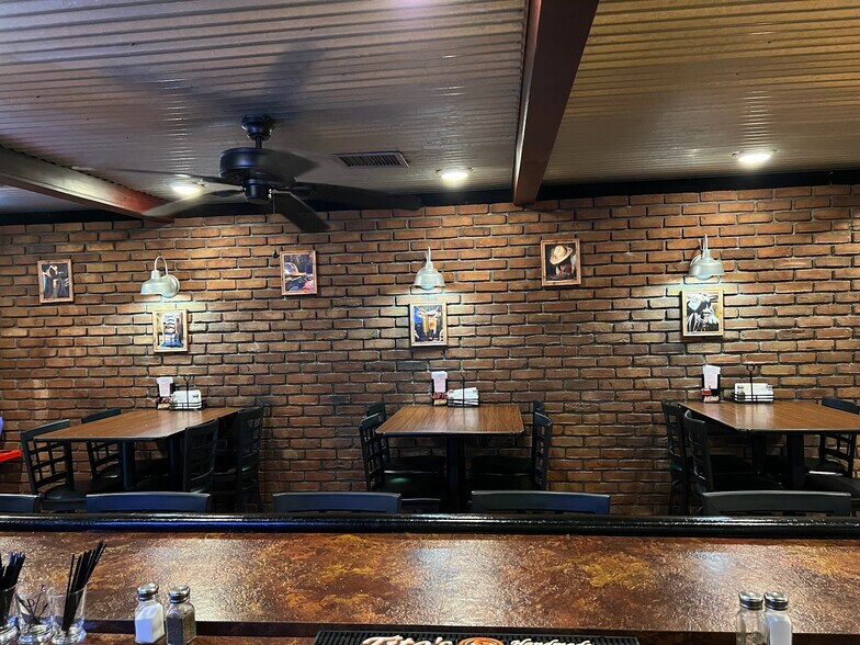 More Photos Of 617 S Washington St, New Paris Bar For Sale