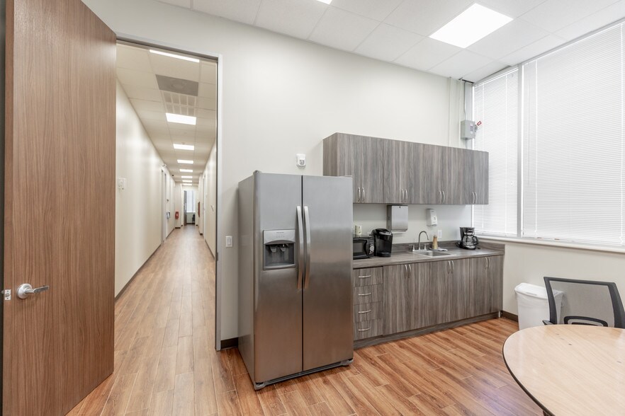 More Photos Of 16422 Stuebner Airline Rd, Spring Medical For Lease