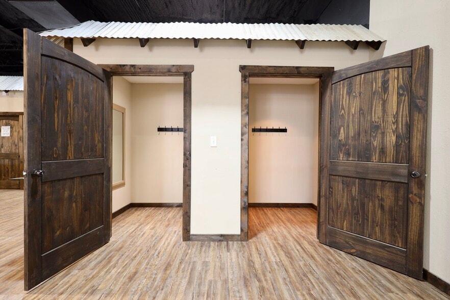 More Photos Of 180 S Macon St, Jesup Storefront Retail Office For Sale